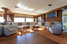 Lounge de luxe à bord du voilier