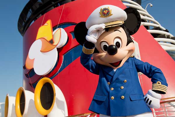 Le capitaine Mickey vous attend à bord de l'un de ses navires