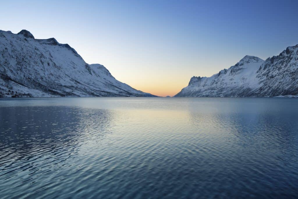 arctique_croisiere_neige_lac_voyage